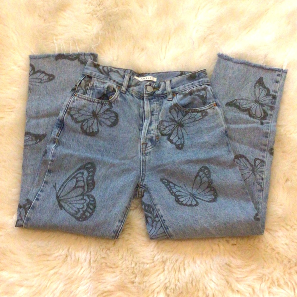 TRADE DO NOT BuY UNLESS U R THE ONe TRADING WITH MeButterfly Straight Leg Jeans